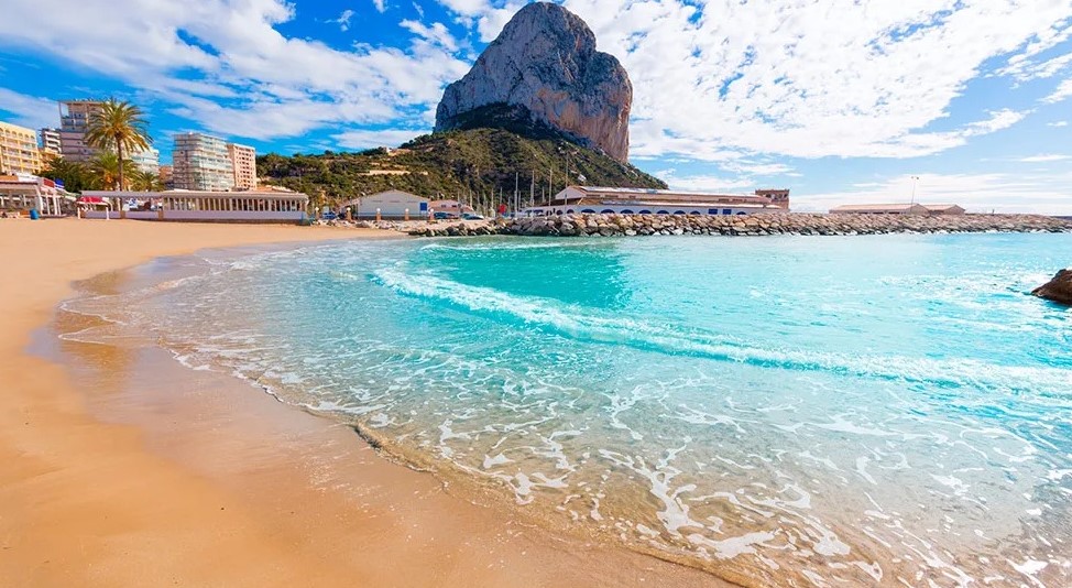 Perceel met uitzicht op zee in Calpe met vergunning