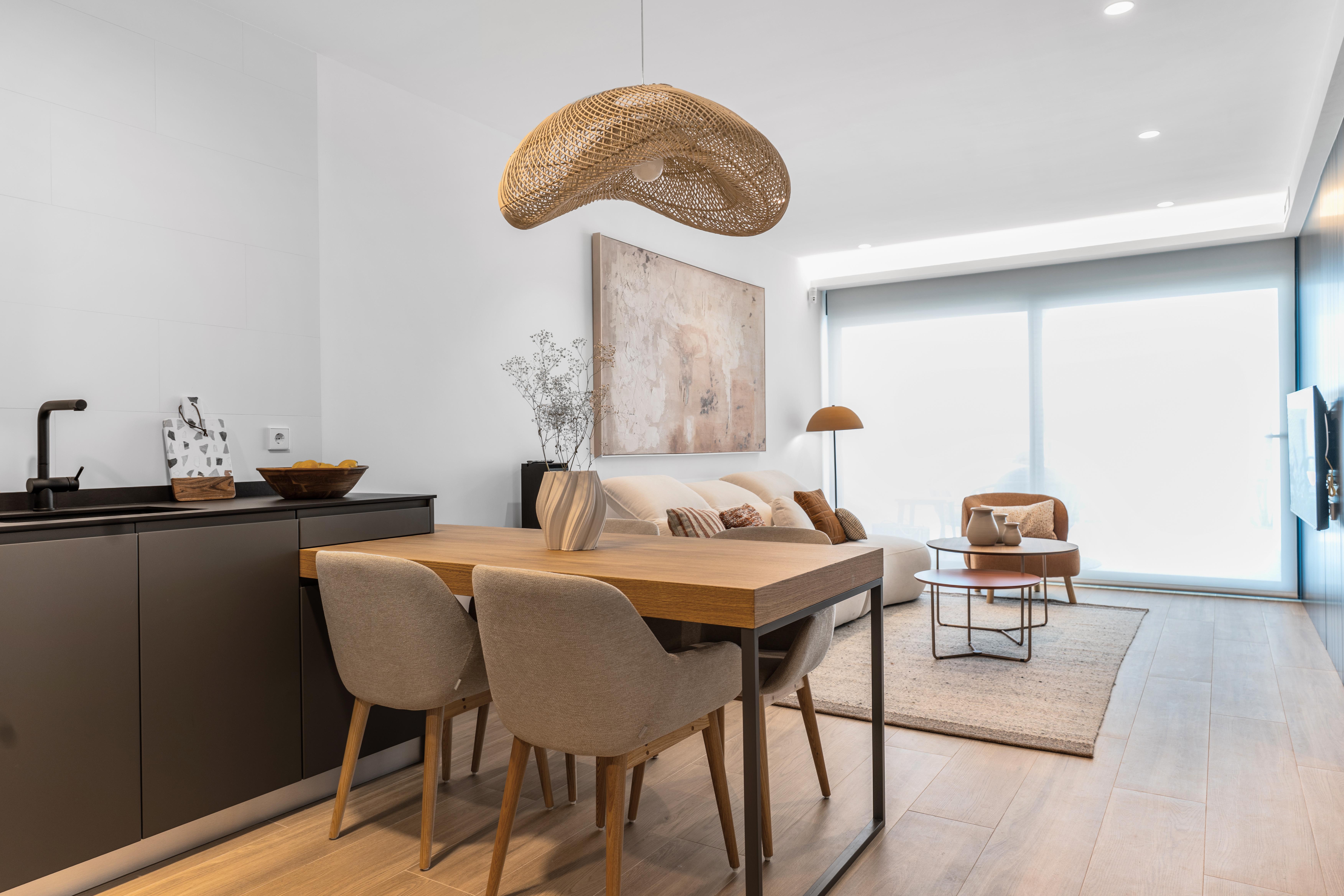 Appartement moderne de 2 chambres et 2 salles de bains avec terrasse-jardin.