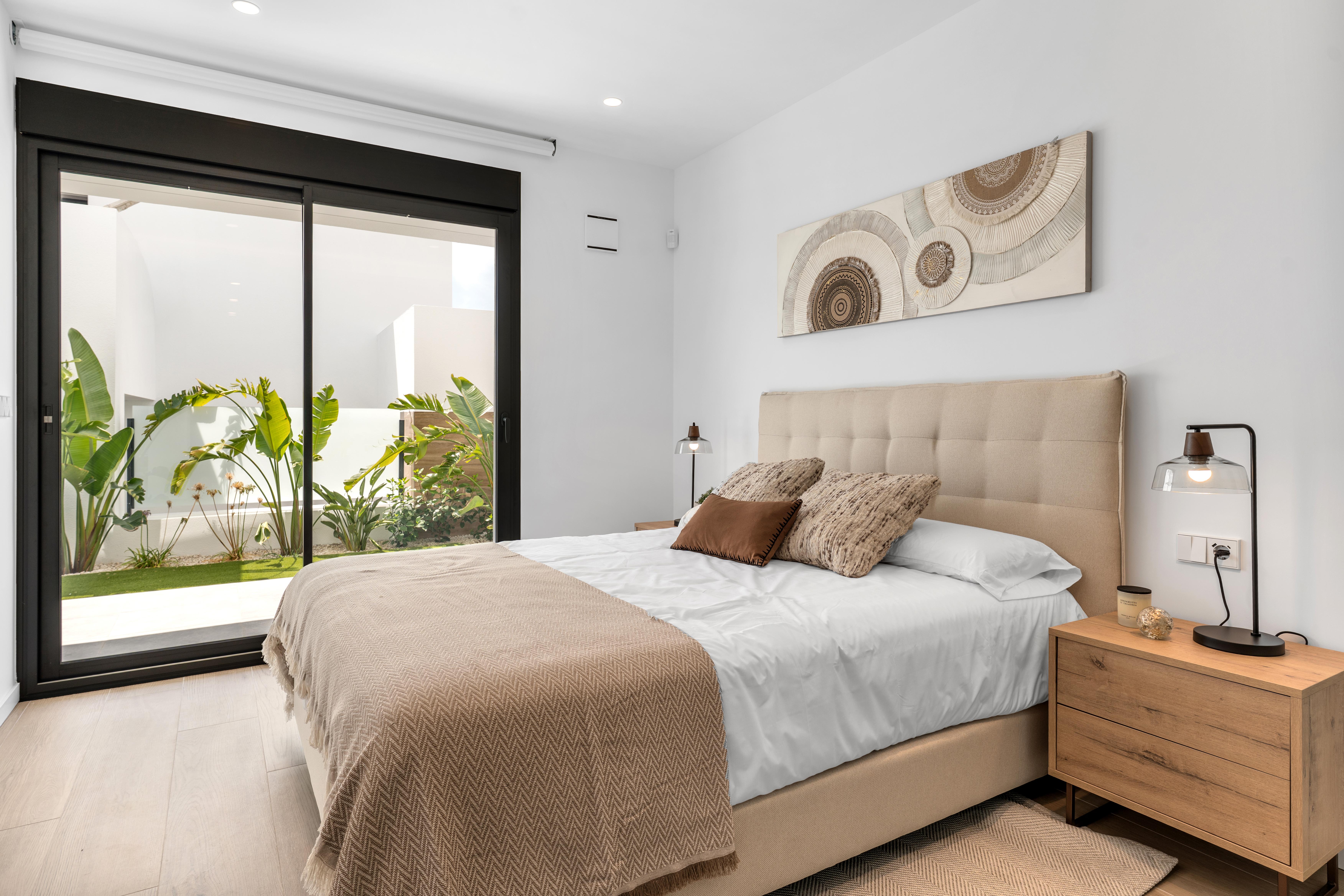 Appartement moderne de 2 chambres et 2 salles de bains avec terrasse-jardin.