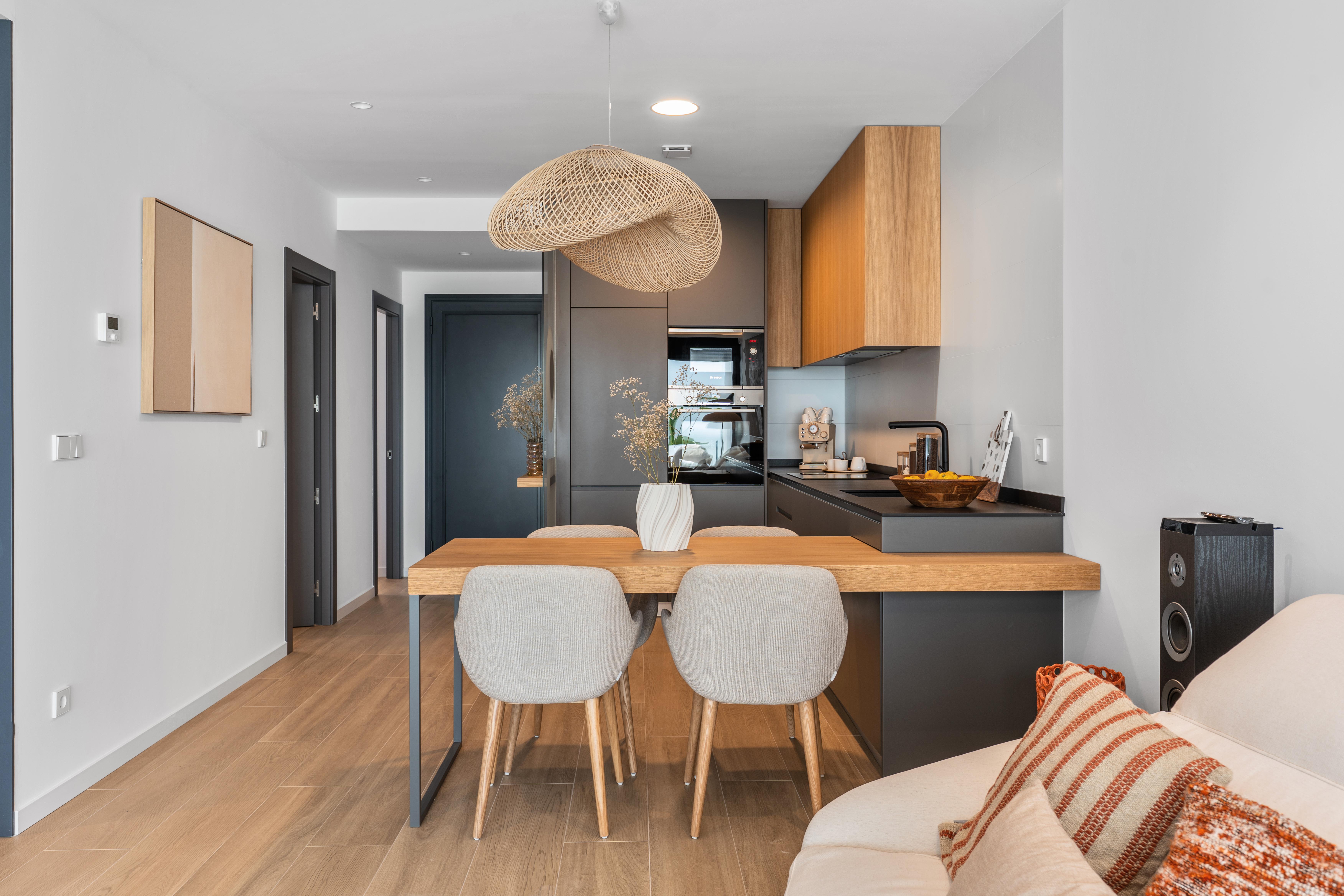 Appartement moderne de 2 chambres et 2 salles de bains avec terrasse-jardin.