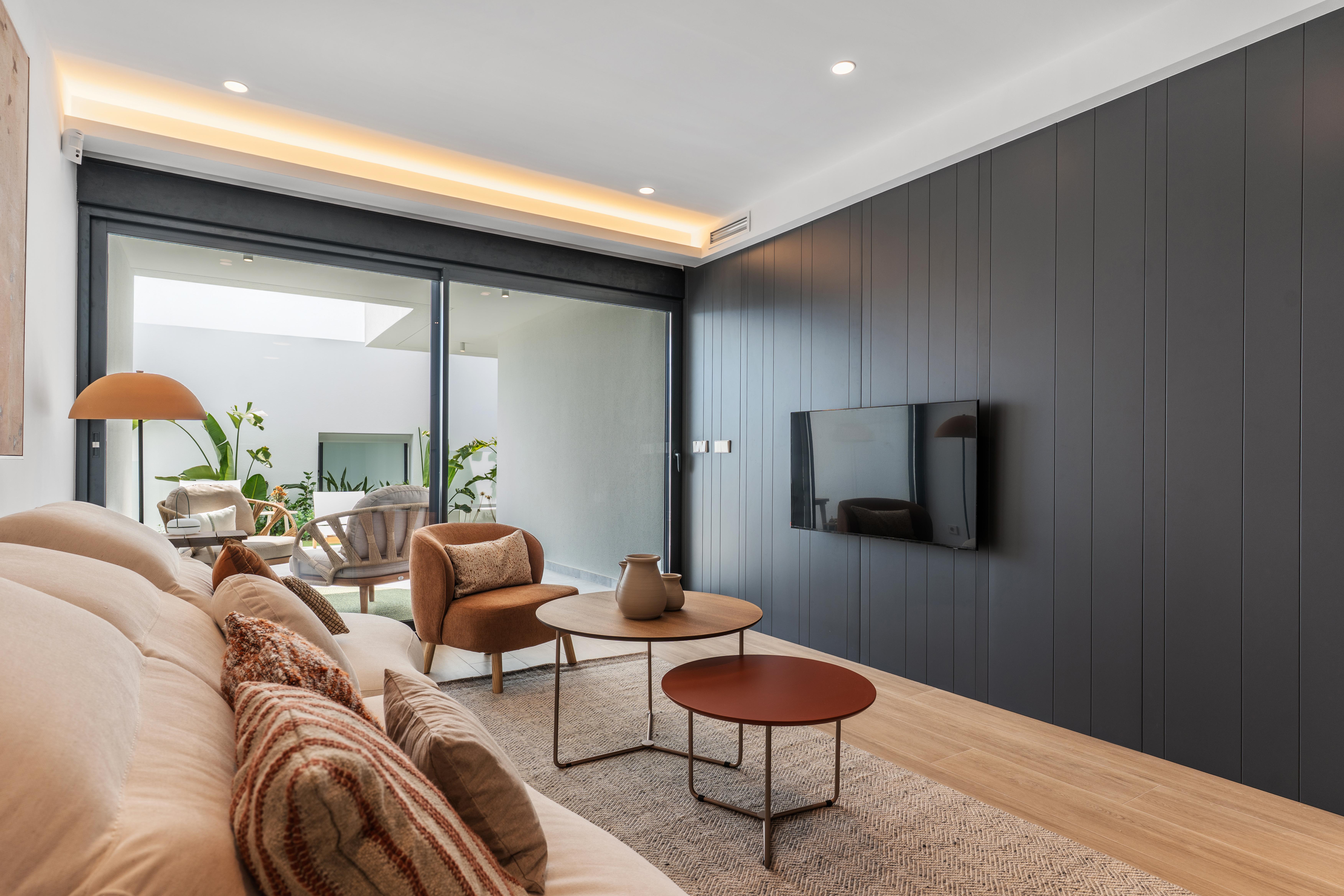 Appartement moderne de 2 chambres et 2 salles de bains avec terrasse-jardin.