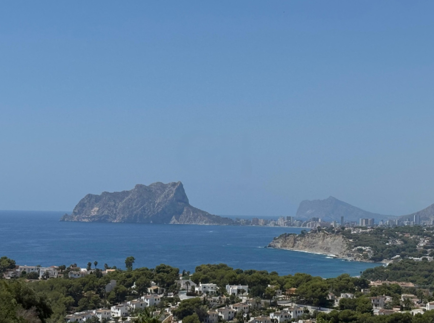 Villa de lujo en Moraira con vistas panorámicas al mar y piscina infinity cerca de la playa El Portet