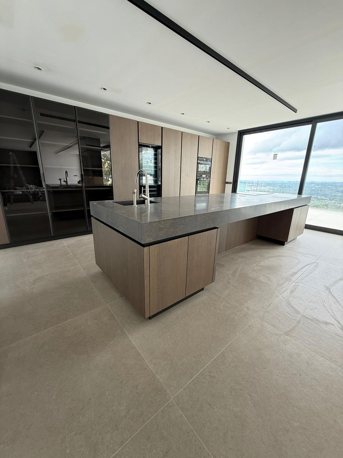 Villa de luxe moderne avec vue sur la mer