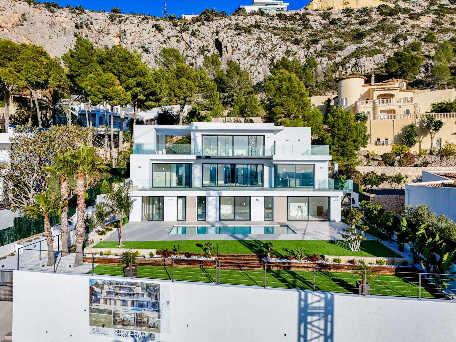 Villa de luxe moderne avec vue sur la mer