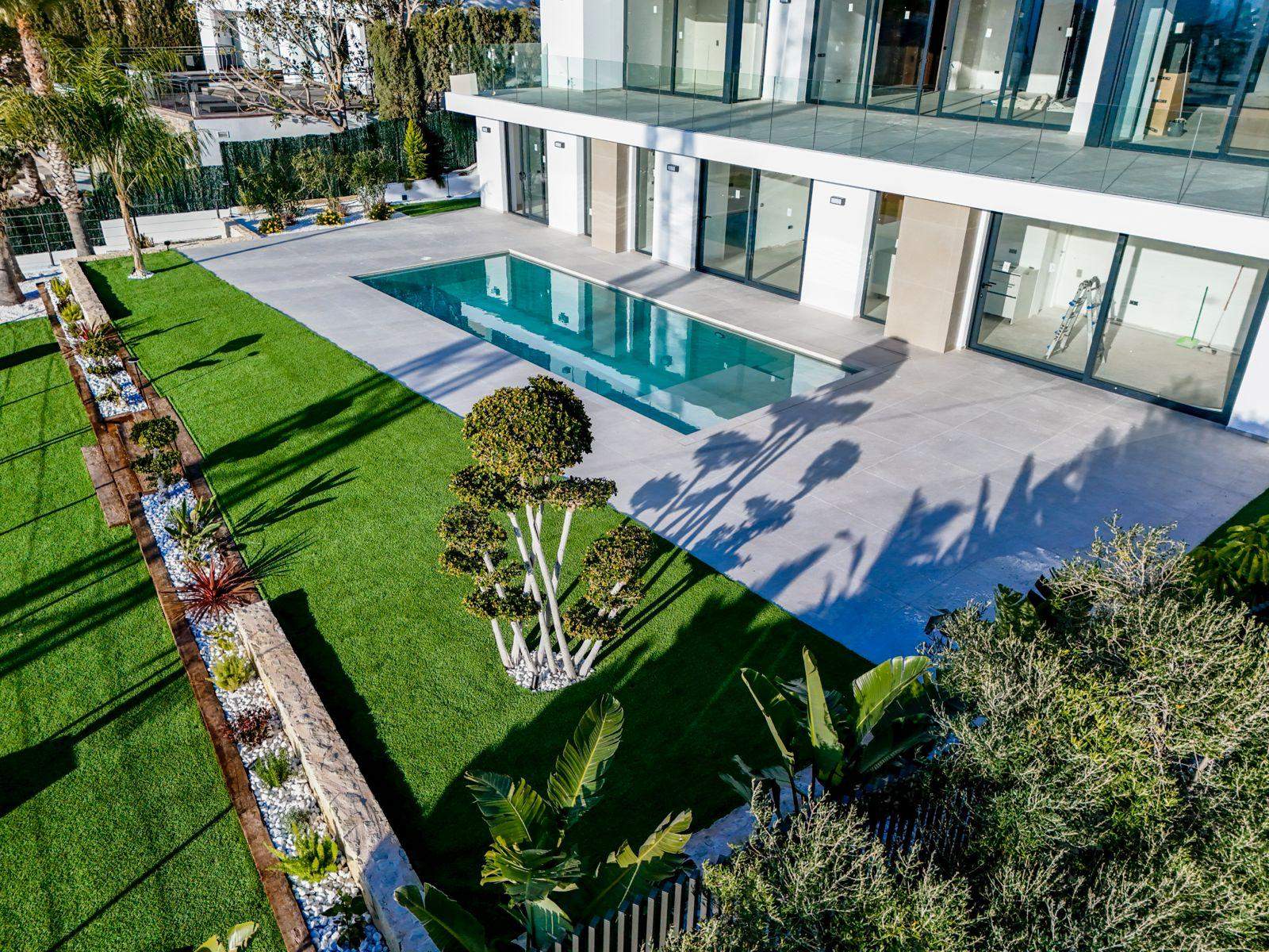 Villa de luxe moderne avec vue sur la mer