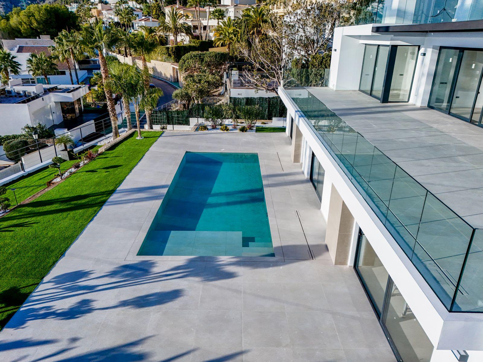 Villa de luxe moderne avec vue sur la mer