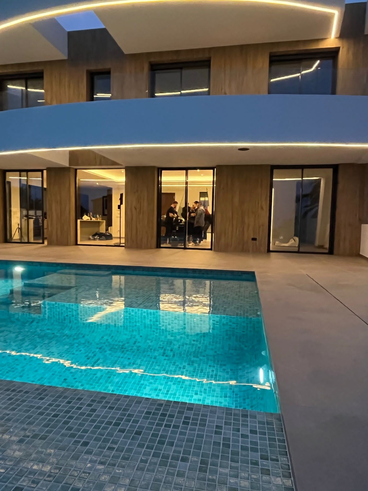 Villa contemporaine de luxe à Moraira avec vue sur la mer et orientation sud.