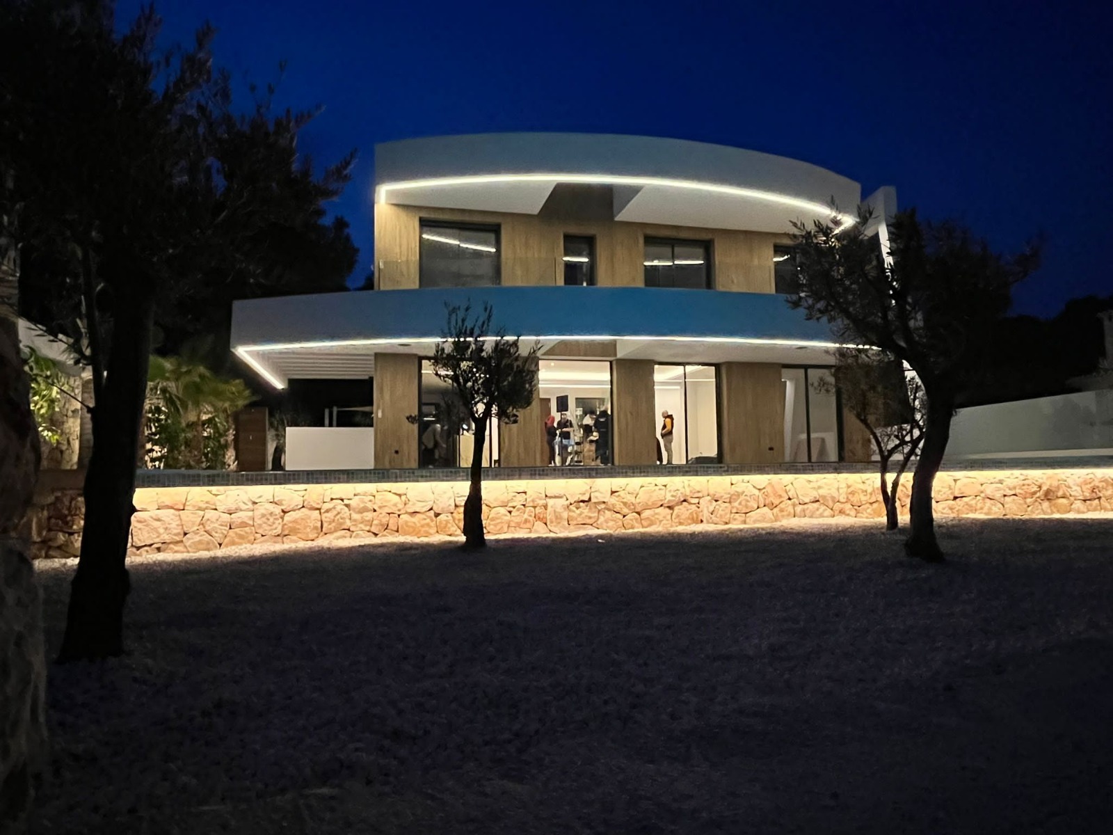 Villa contemporaine de luxe à Moraira avec vue sur la mer et orientation sud.