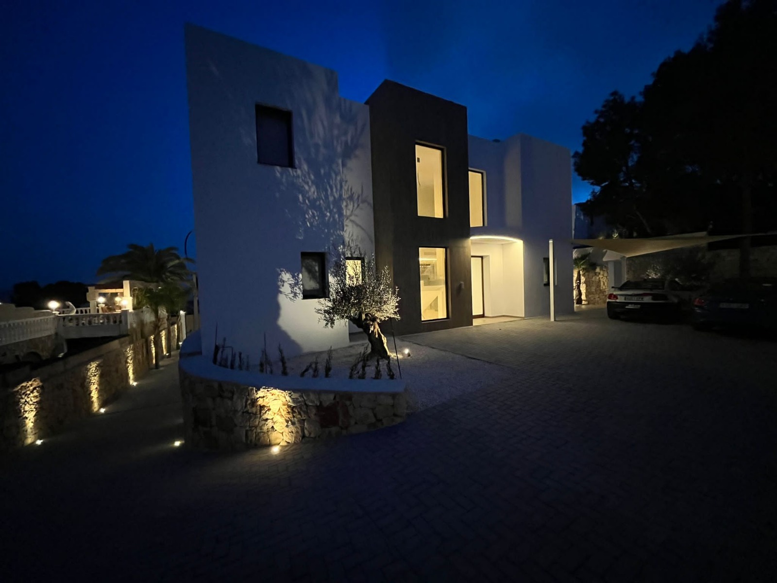 Villa contemporaine de luxe à Moraira avec vue sur la mer et orientation sud.