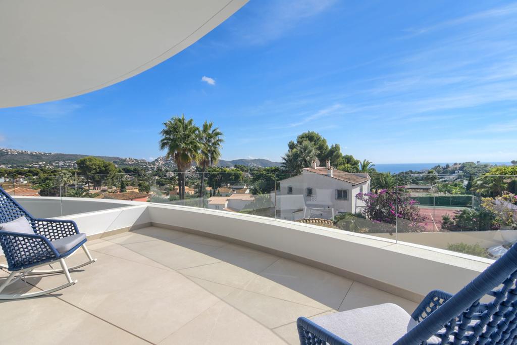 Villa contemporaine de luxe à Moraira avec vue sur la mer et orientation sud.