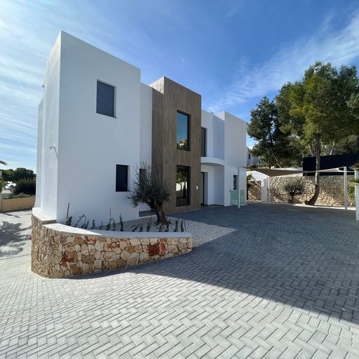 Villa contemporaine de luxe à Moraira avec vue sur la mer et orientation sud.