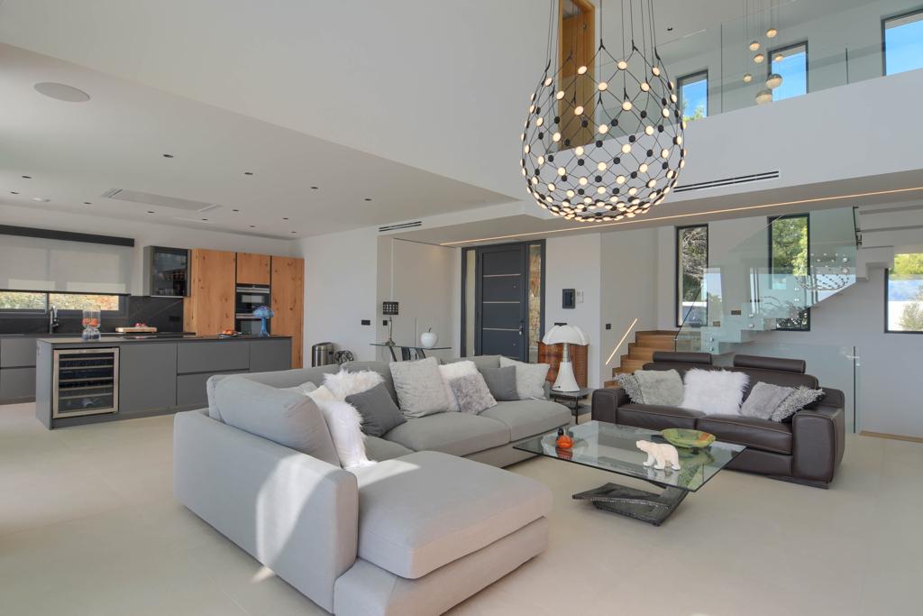 Villa contemporaine de luxe à Moraira avec vue sur la mer et orientation sud.