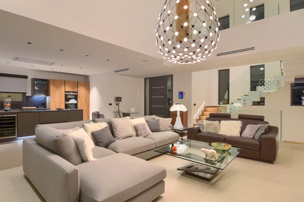 Villa contemporaine de luxe à Moraira avec vue sur la mer et orientation sud.
