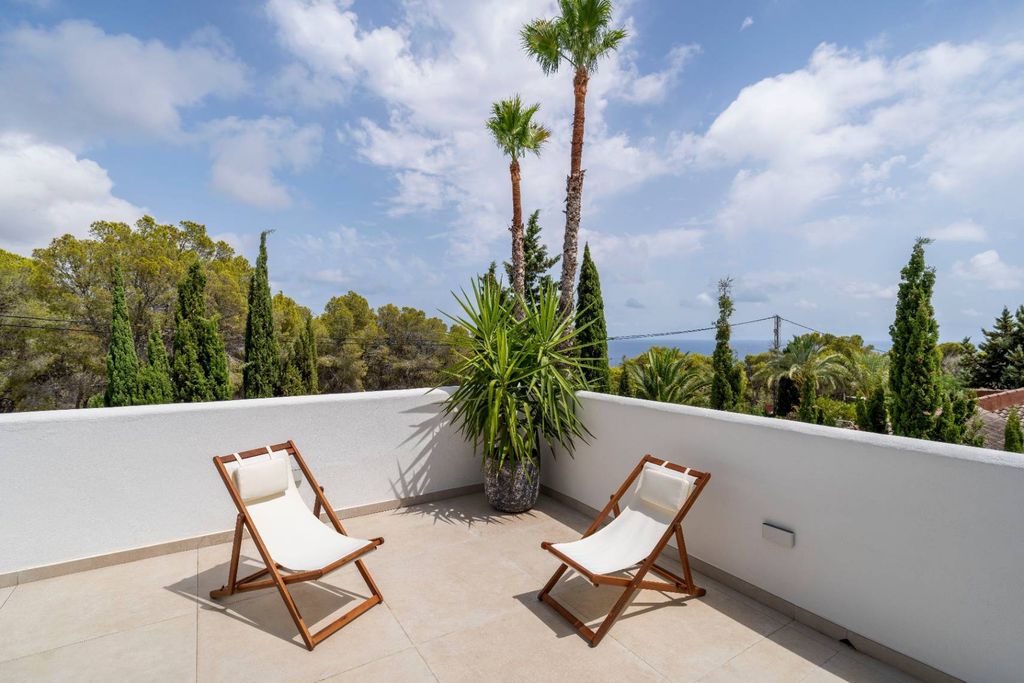 Villa exclusive de style ibicenco à Altea avec vue sur la mer et piscine privée.