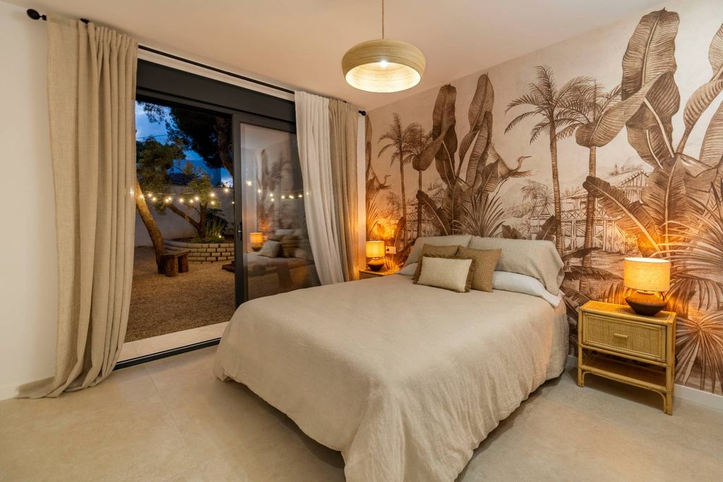 Villa exclusive de style ibicenco à Altea avec vue sur la mer et piscine privée.