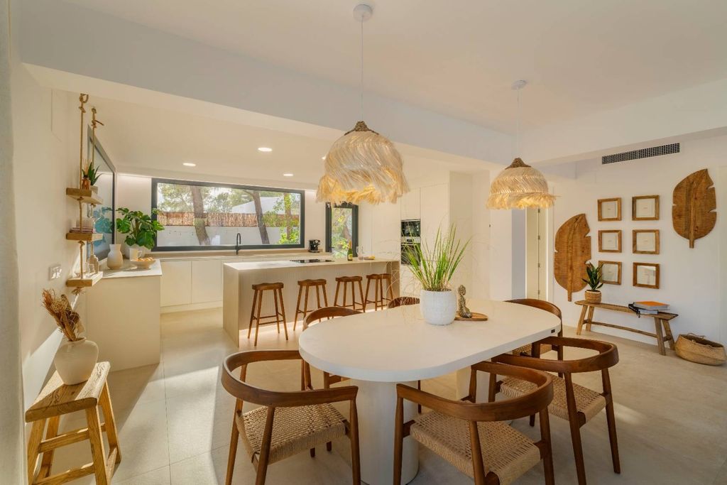 Villa exclusive de style ibicenco à Altea avec vue sur la mer et piscine privée.