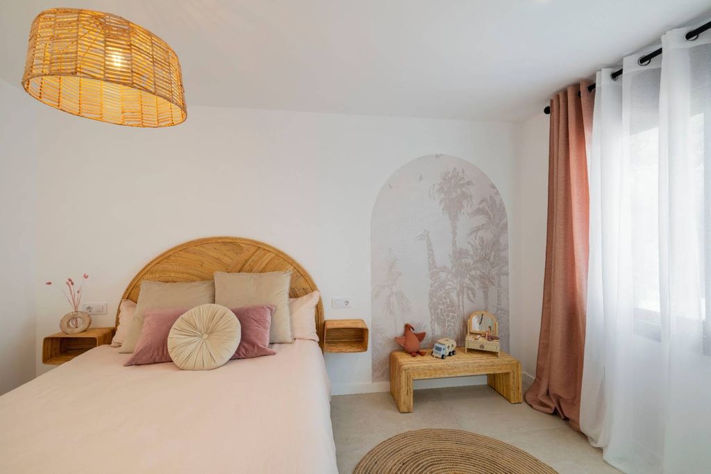 Villa exclusive de style ibicenco à Altea avec vue sur la mer et piscine privée.