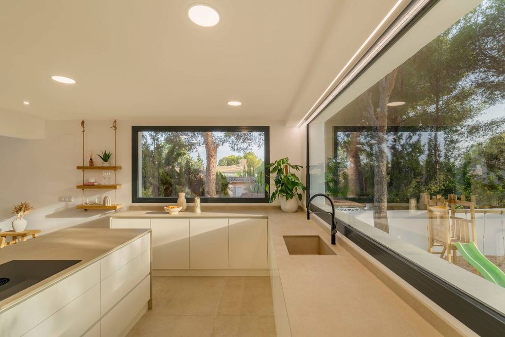 Villa exclusive de style ibicenco à Altea avec vue sur la mer et piscine privée.