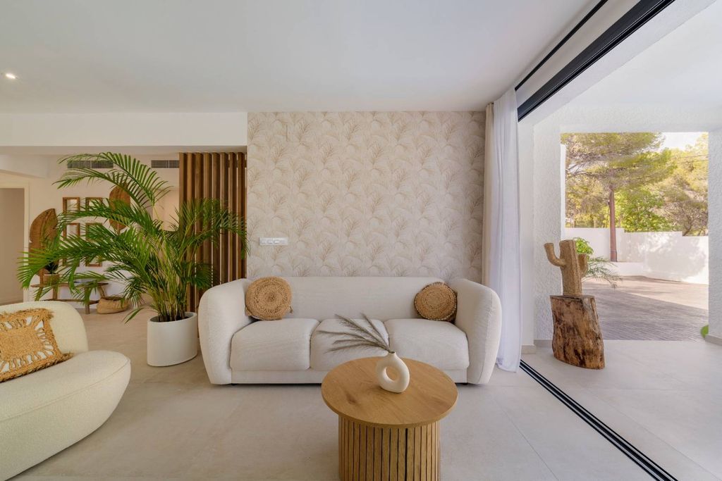 Villa exclusive de style ibicenco à Altea avec vue sur la mer et piscine privée.