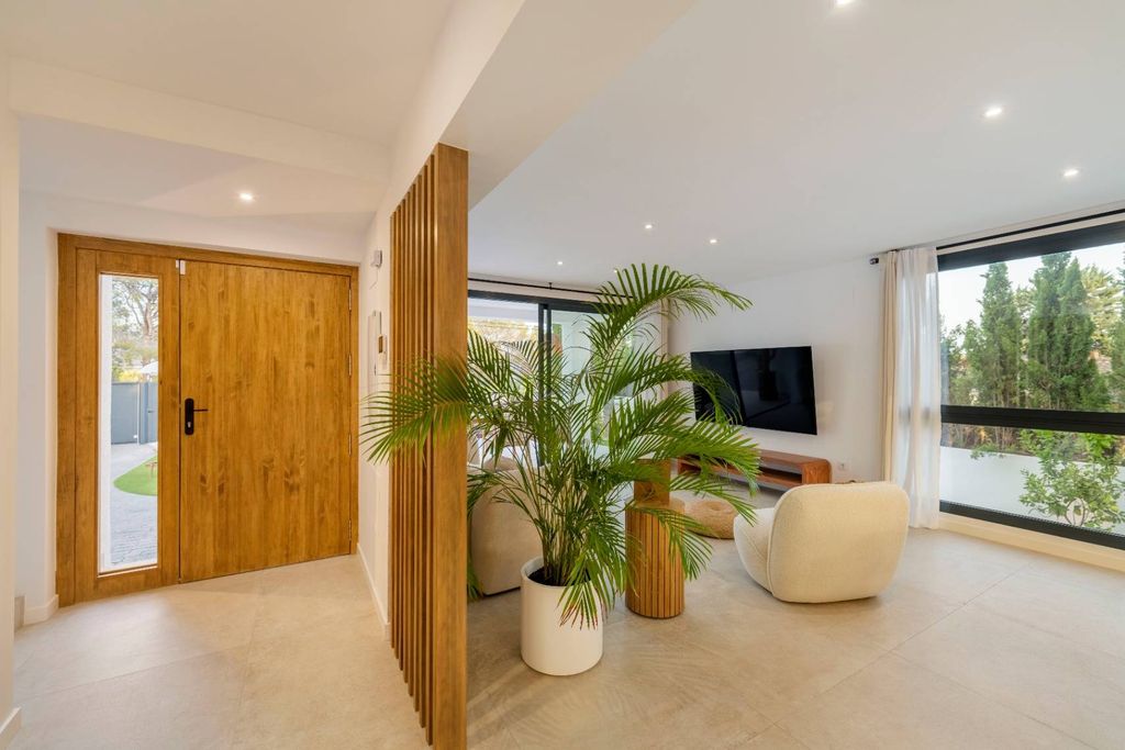 Villa exclusive de style ibicenco à Altea avec vue sur la mer et piscine privée.