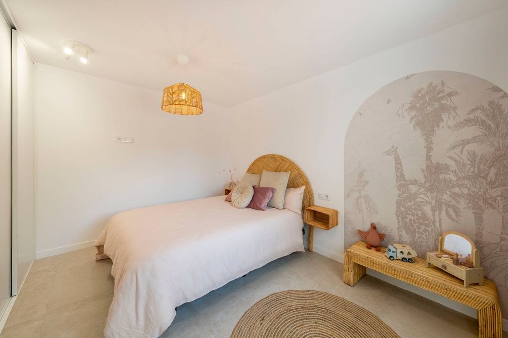 Villa exclusive de style ibicenco à Altea avec vue sur la mer et piscine privée.