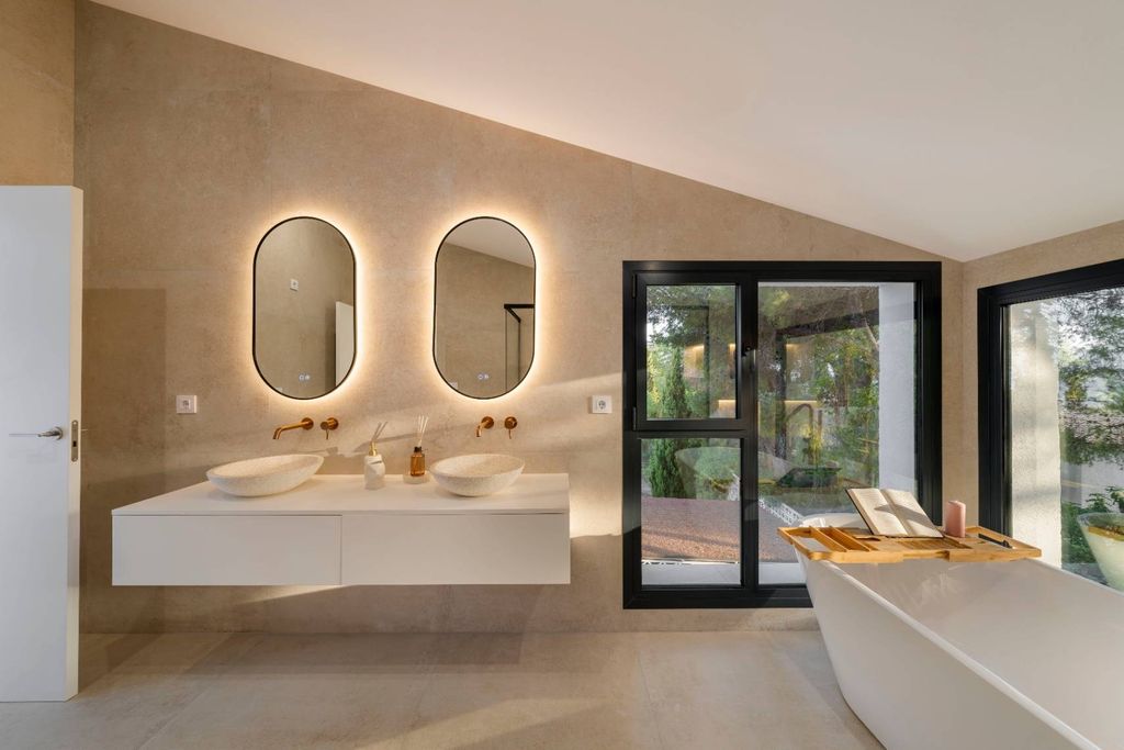 Villa exclusive de style ibicenco à Altea avec vue sur la mer et piscine privée.