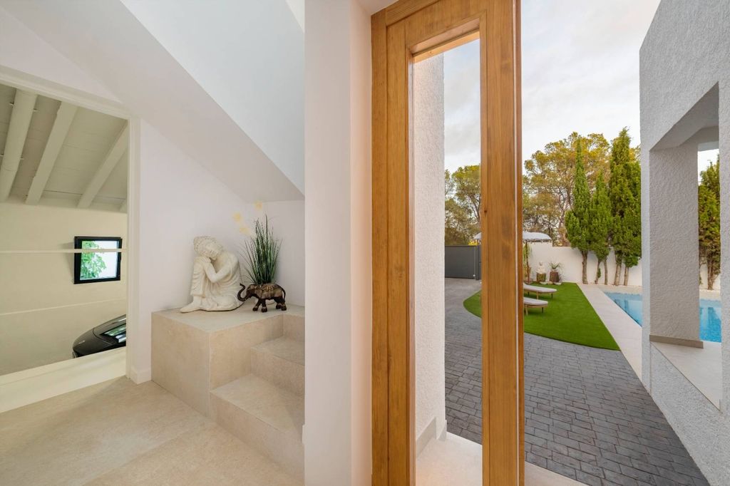 Villa exclusive de style ibicenco à Altea avec vue sur la mer et piscine privée.