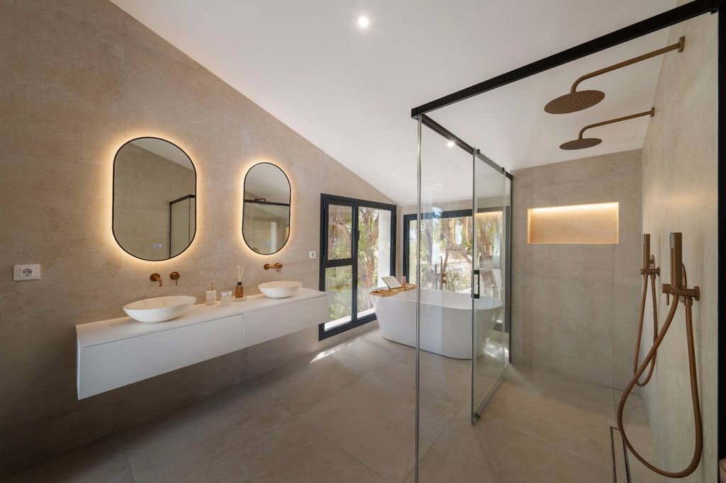 Villa exclusive de style ibicenco à Altea avec vue sur la mer et piscine privée.
