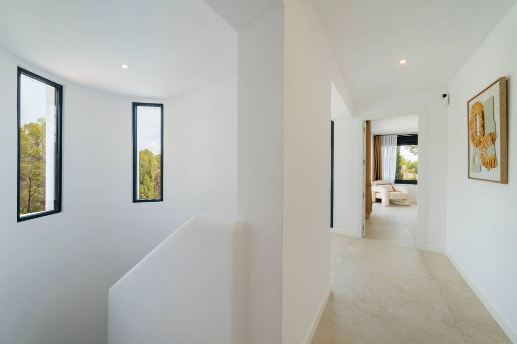 Villa exclusive de style ibicenco à Altea avec vue sur la mer et piscine privée.