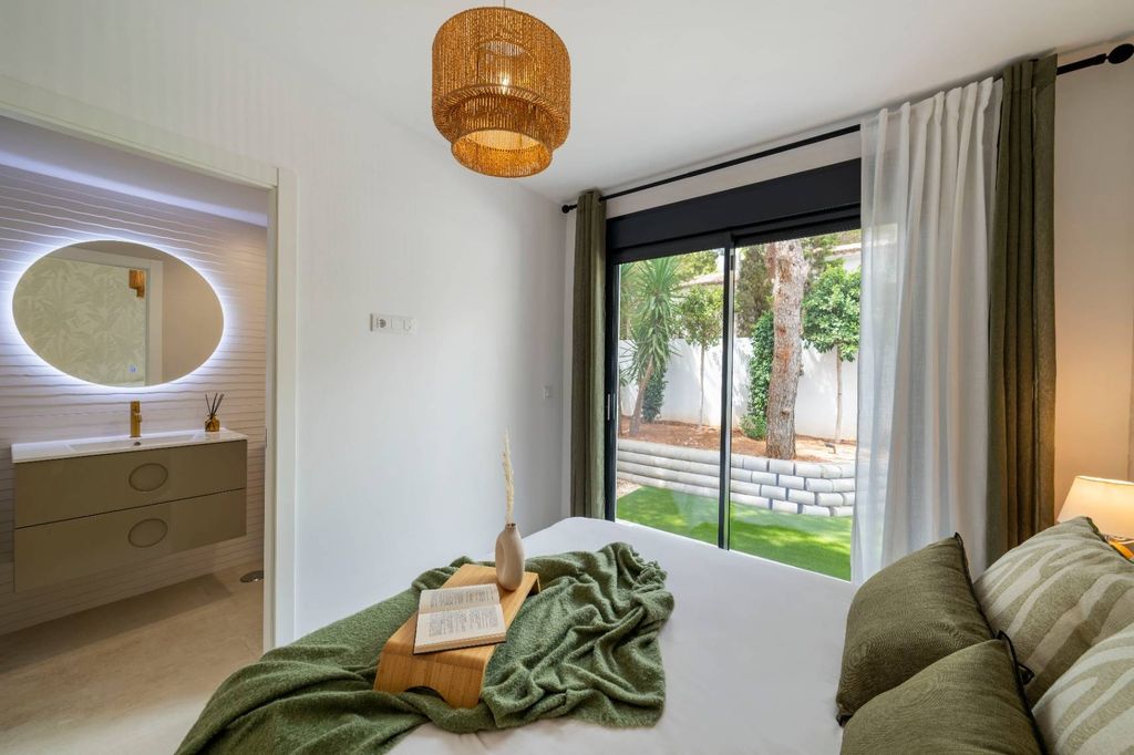 Villa exclusive de style ibicenco à Altea avec vue sur la mer et piscine privée.
