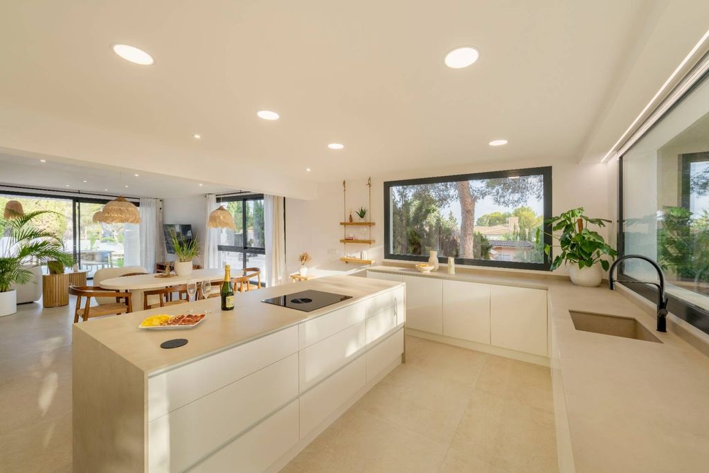 Villa exclusive de style ibicenco à Altea avec vue sur la mer et piscine privée.