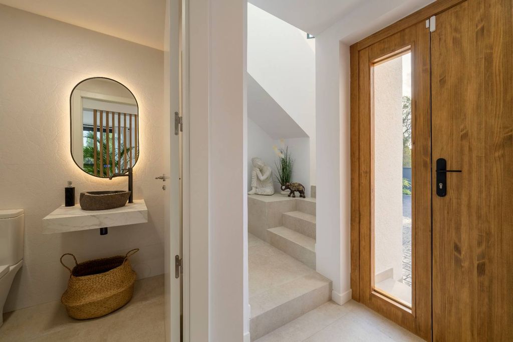 Villa exclusive de style ibicenco à Altea avec vue sur la mer et piscine privée.