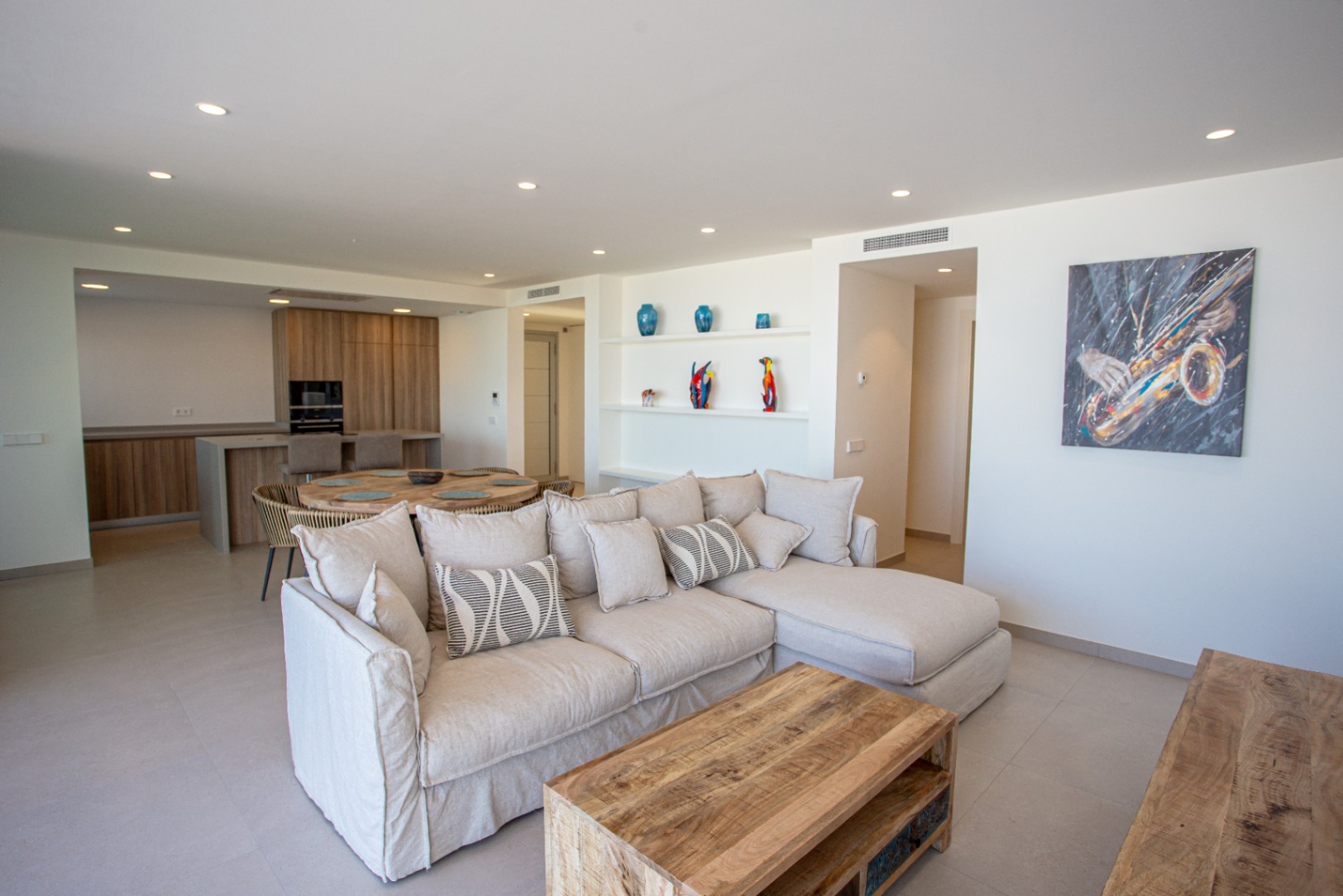 Villa contemporaine neuve à Moraira avec des vues panoramiques sur la mer et une haute efficacité énergétique.
