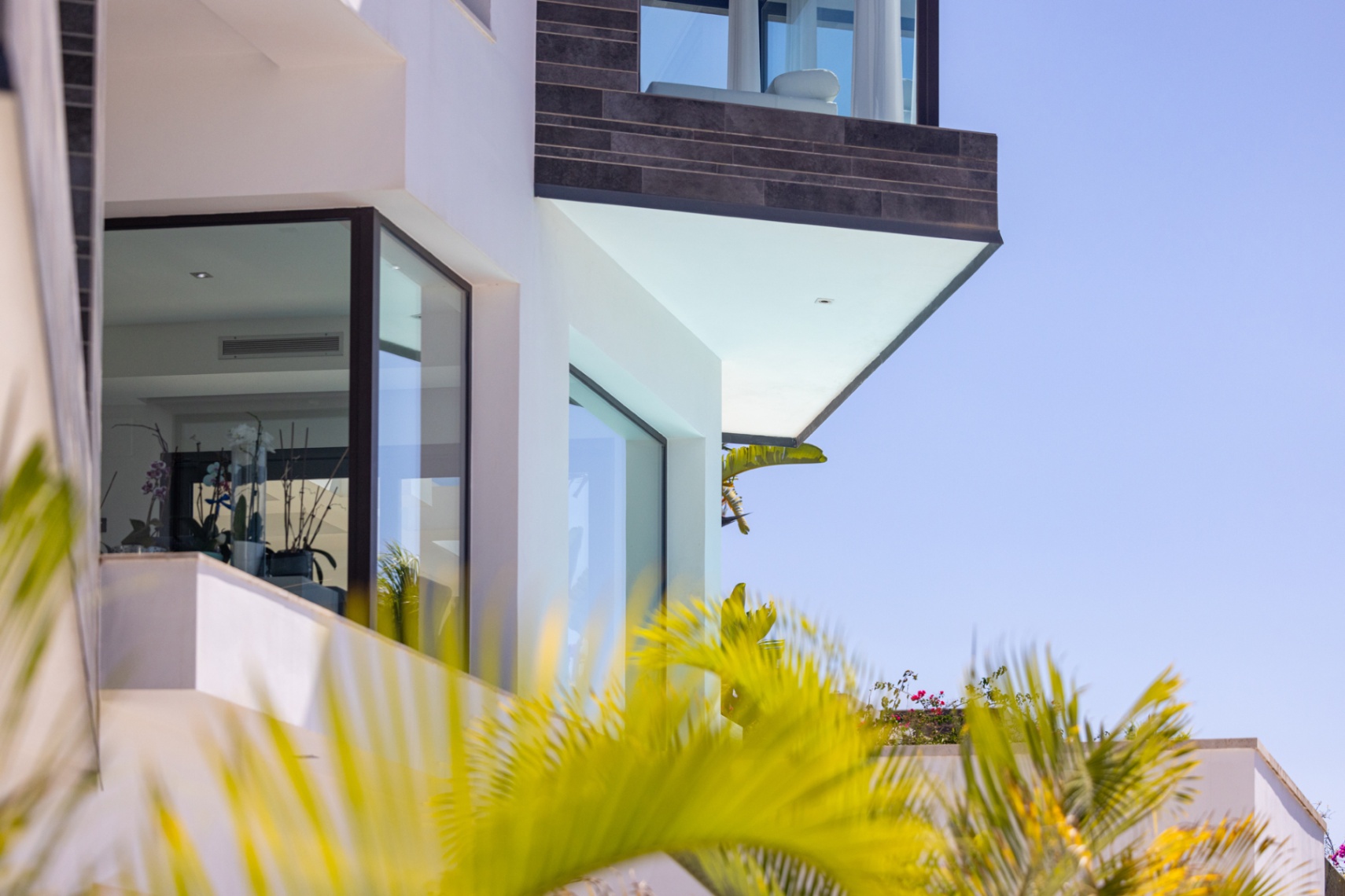 Villa de lujo à Jávea avec vue sur la mer et le Montgó, spa privé, piscine à débordement et efficacité maximale.
