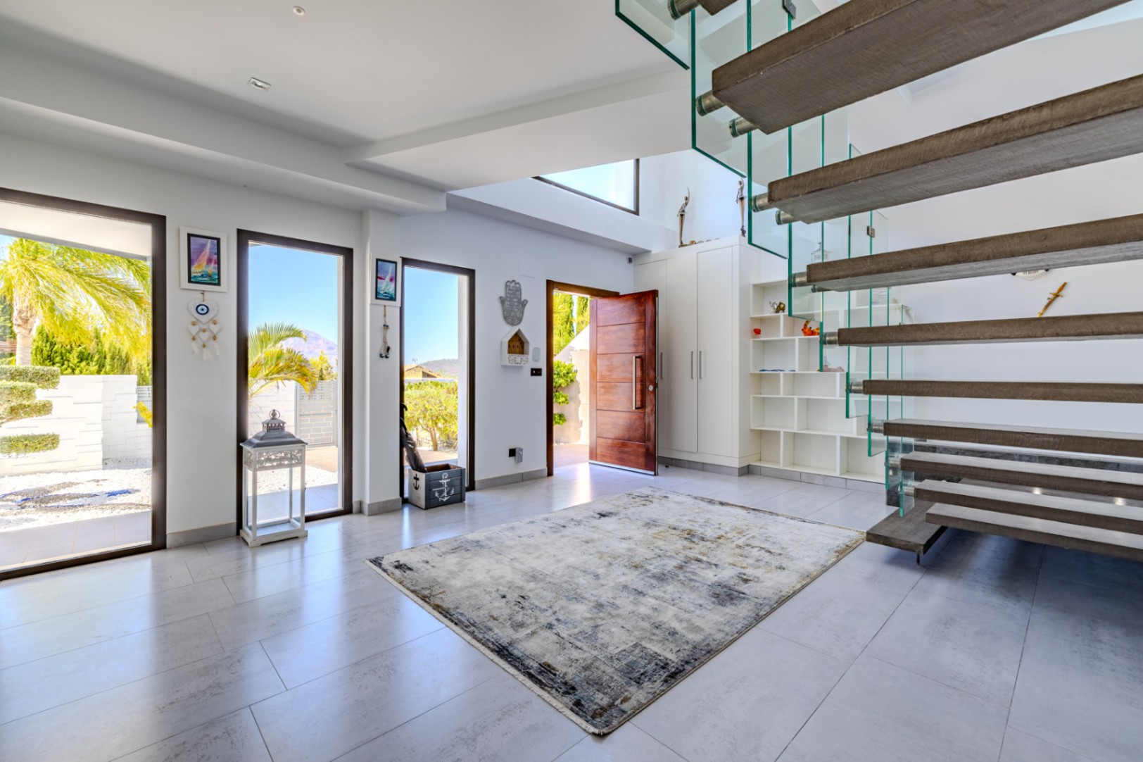 Villa de lujo à Jávea avec vue sur la mer et le Montgó, spa privé, piscine à débordement et efficacité maximale.