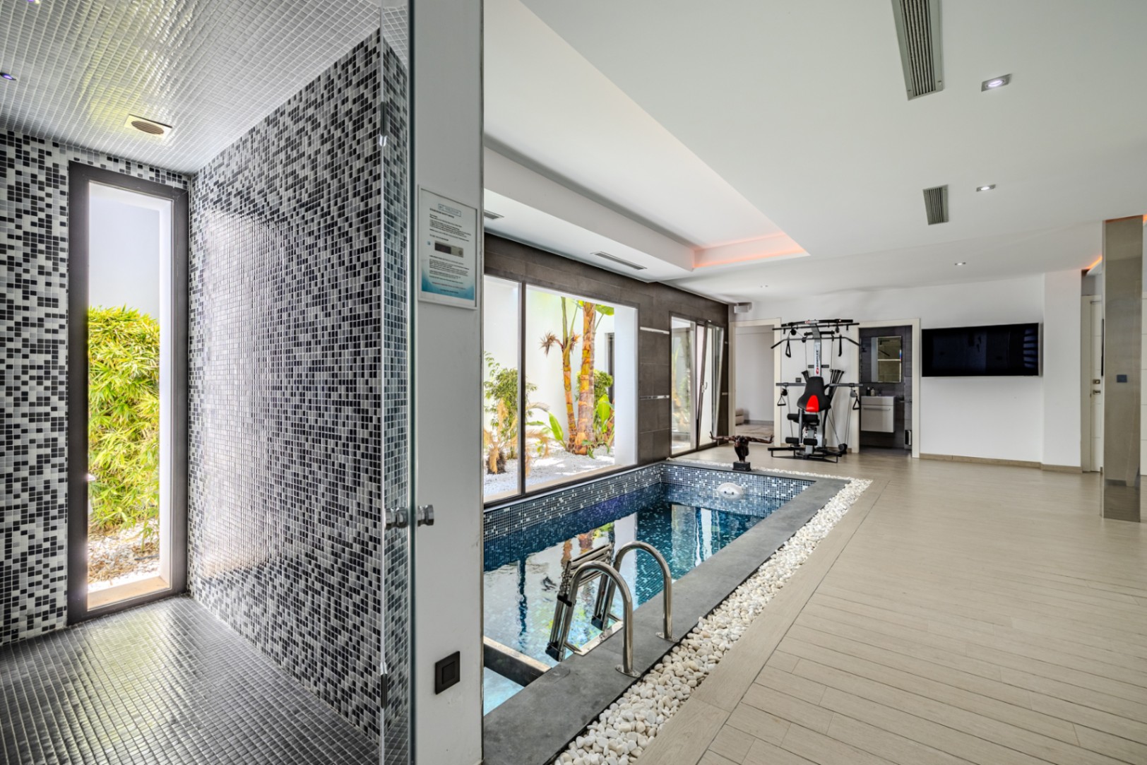 Villa de lujo à Jávea avec vue sur la mer et le Montgó, spa privé, piscine à débordement et efficacité maximale.
