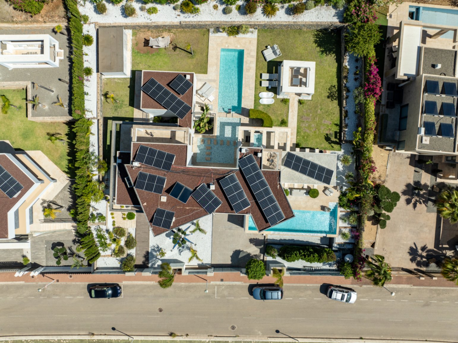 Villa de lujo à Jávea avec vue sur la mer et le Montgó, spa privé, piscine à débordement et efficacité maximale.
