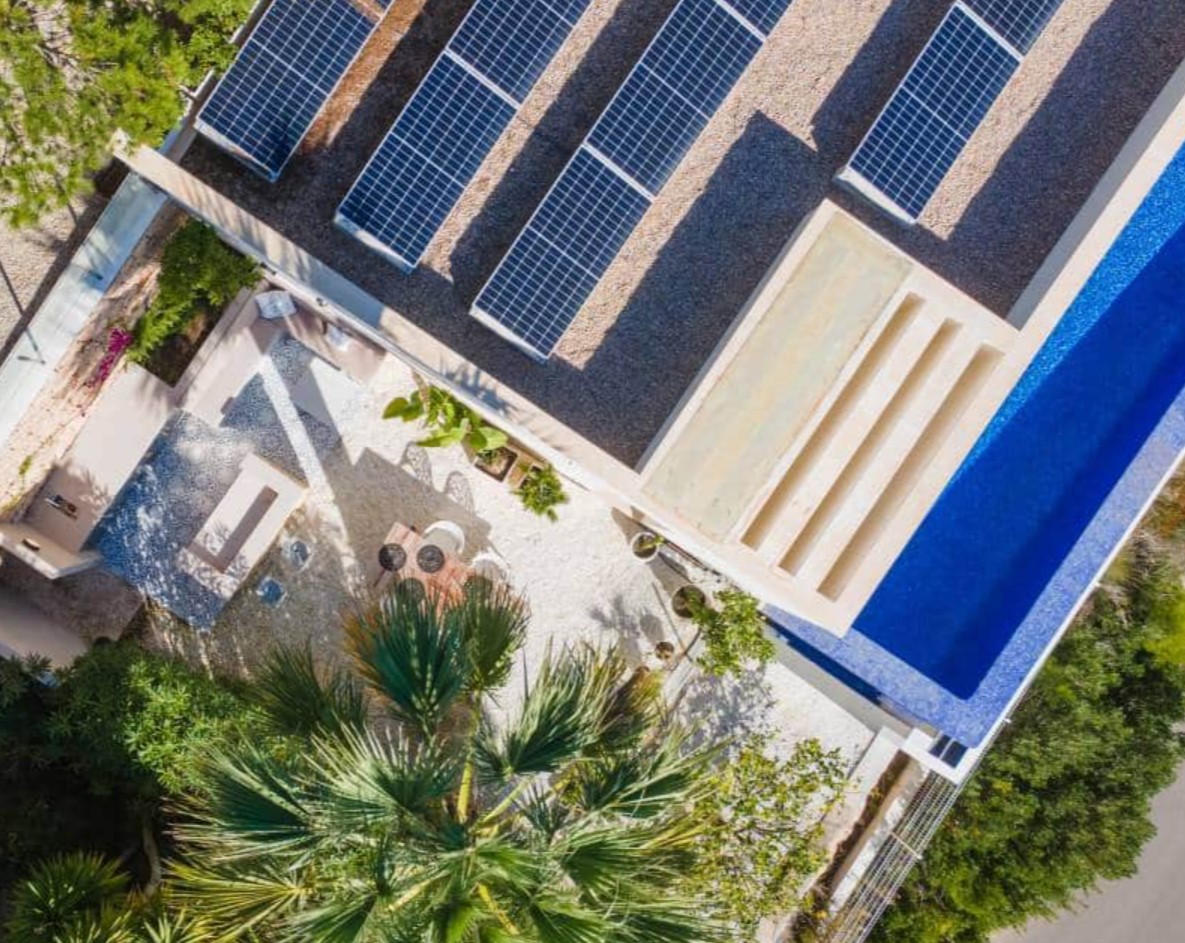 Villa de luxe avec vues panoramiques sur la mer à Moraira – design moderne, piscine chauffée