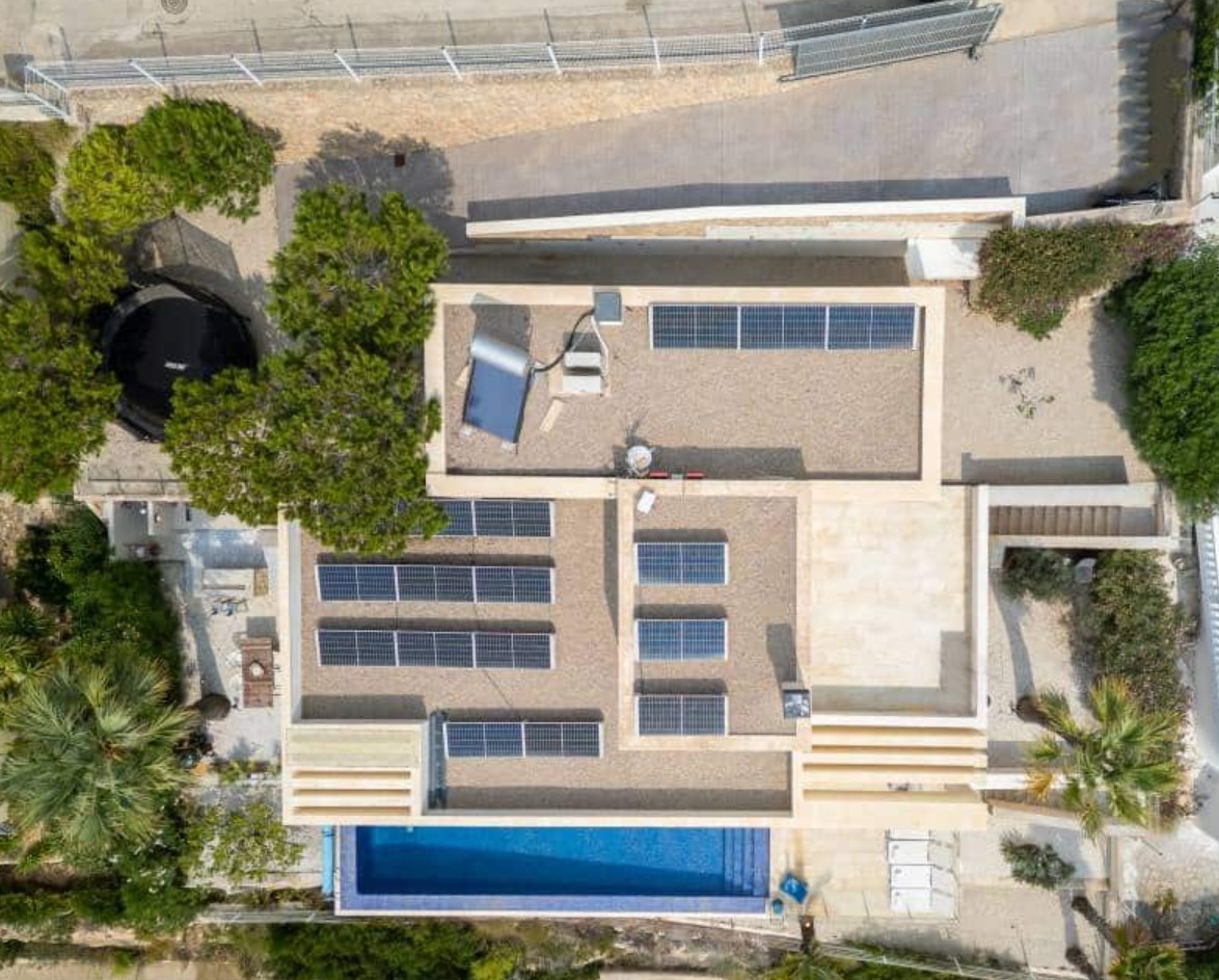 Villa de luxe avec vues panoramiques sur la mer à Moraira – design moderne, piscine chauffée
