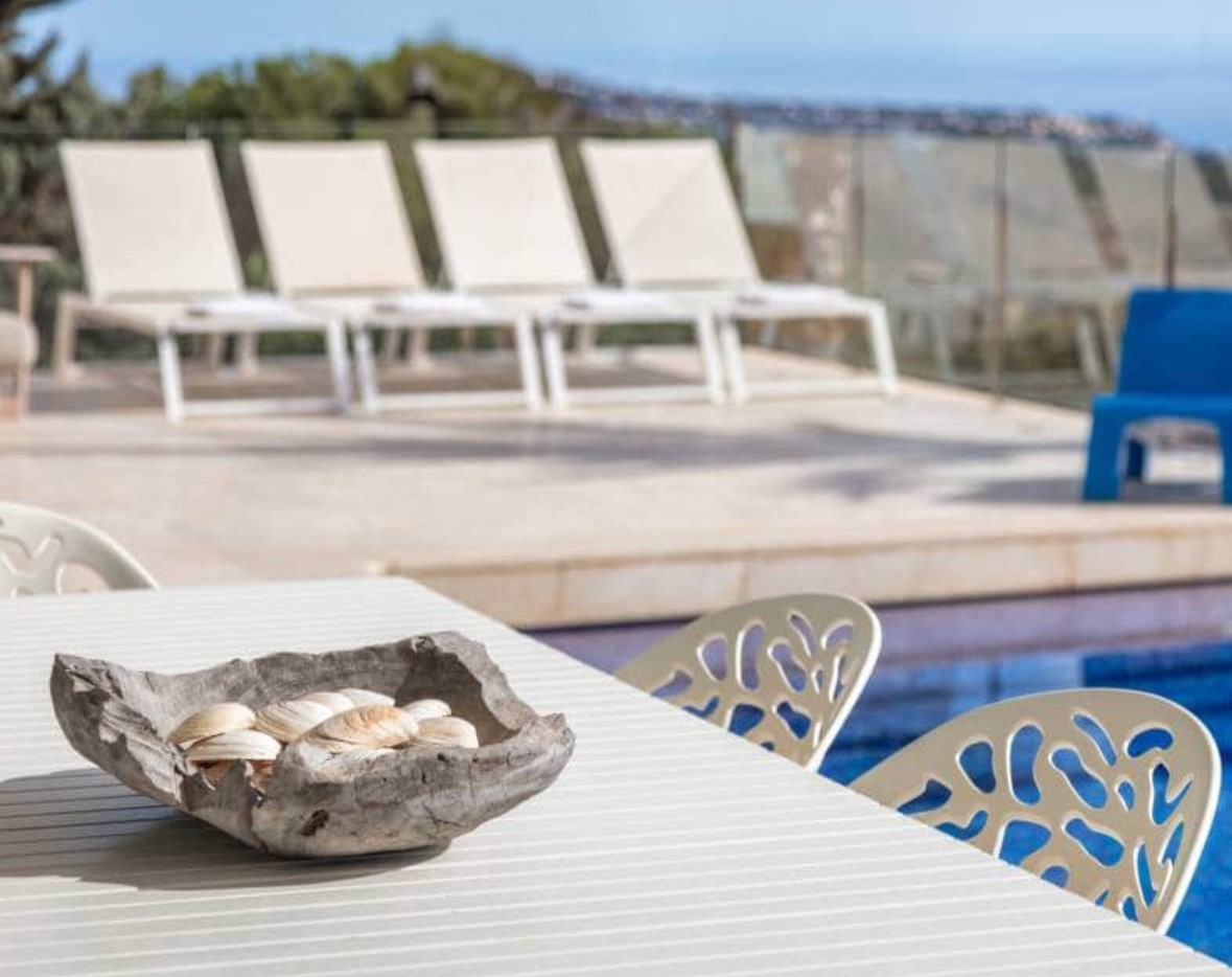 Villa de luxe avec vues panoramiques sur la mer à Moraira – design moderne, piscine chauffée