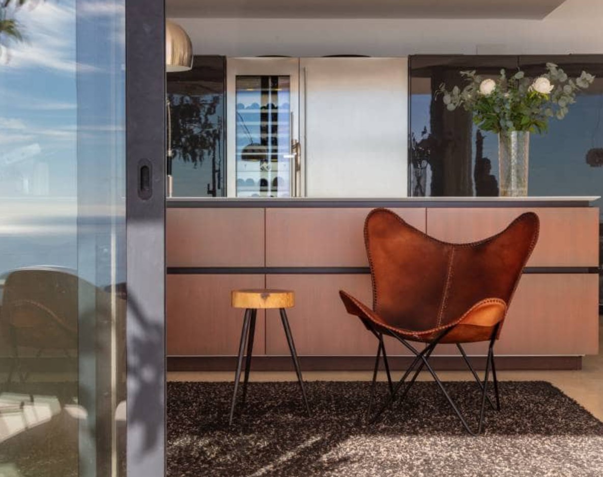 Villa de luxe avec vues panoramiques sur la mer à Moraira – design moderne, piscine chauffée