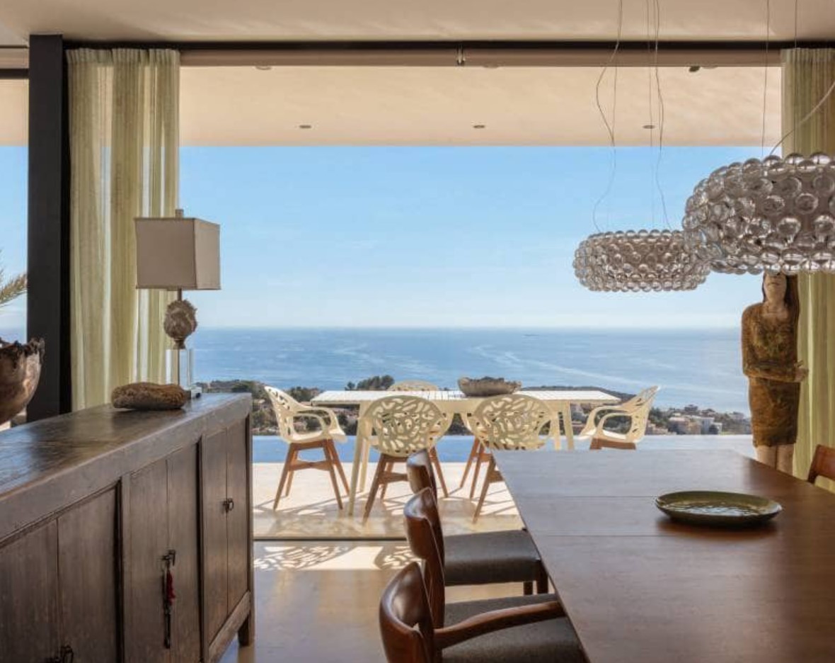 Villa de luxe avec vues panoramiques sur la mer à Moraira – design moderne, piscine chauffée