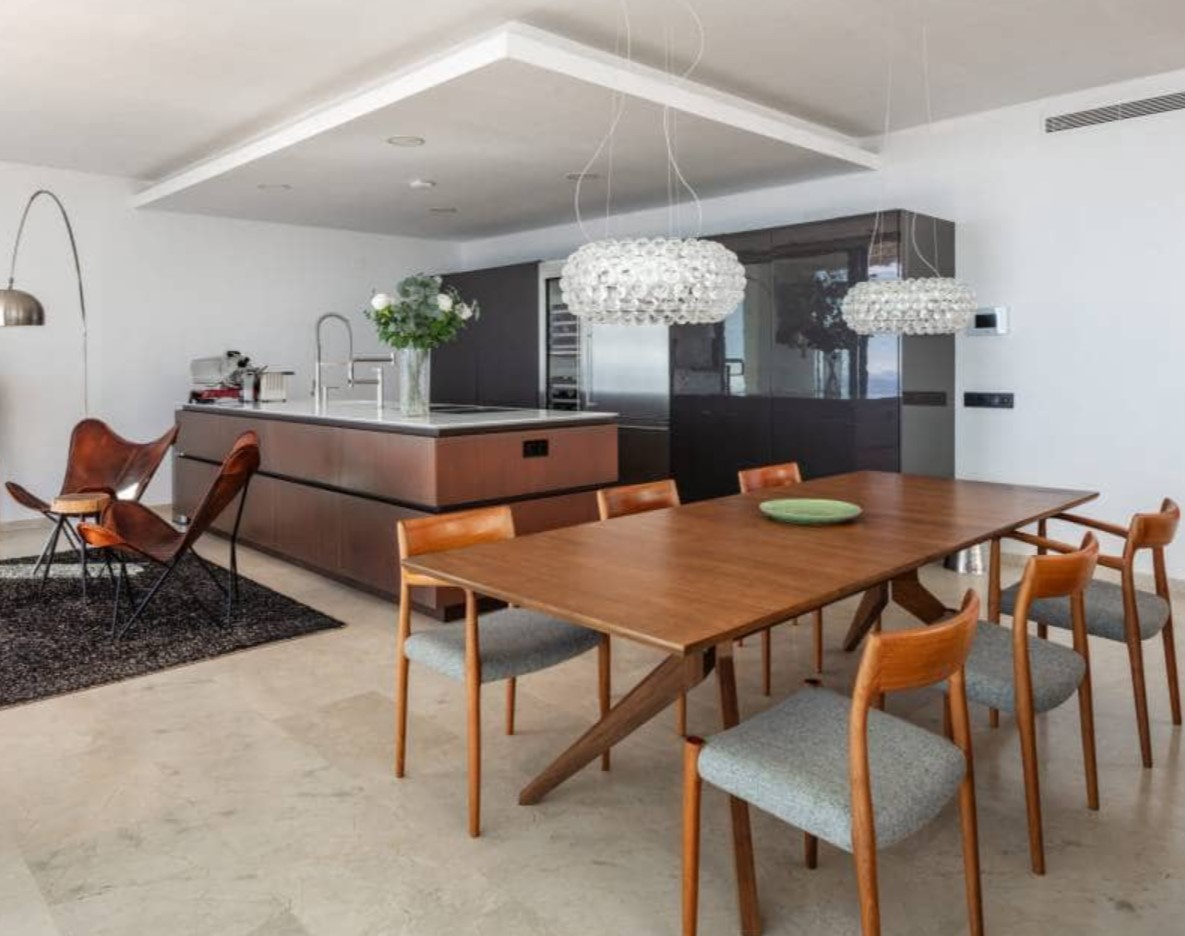 Villa de luxe avec vues panoramiques sur la mer à Moraira – design moderne, piscine chauffée