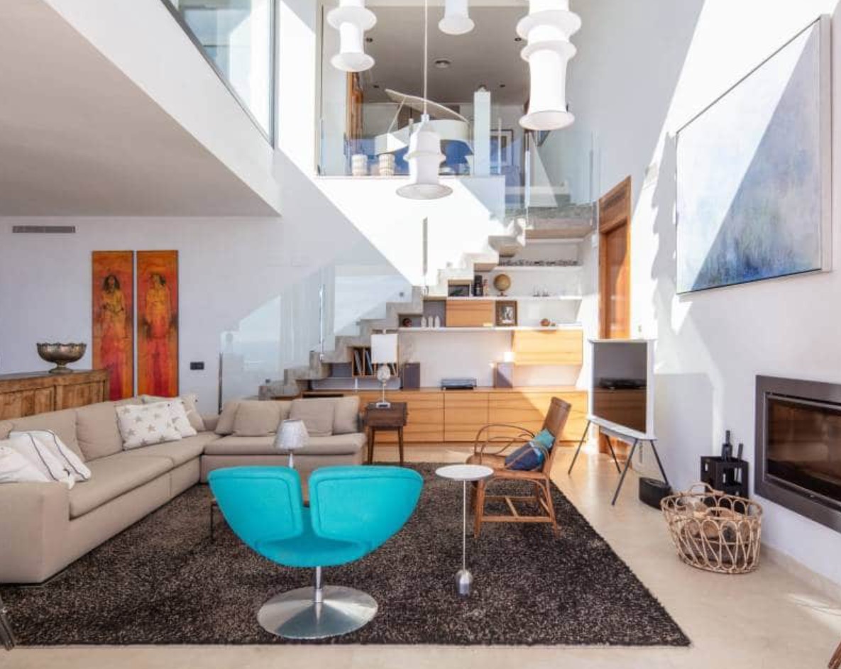 Villa de luxe avec vues panoramiques sur la mer à Moraira – design moderne, piscine chauffée