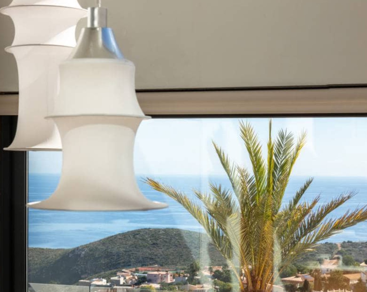 Villa de luxe avec vues panoramiques sur la mer à Moraira – design moderne, piscine chauffée