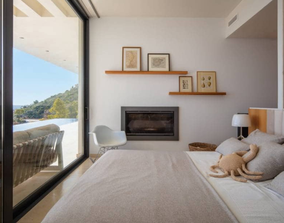 Villa de luxe avec vues panoramiques sur la mer à Moraira – design moderne, piscine chauffée