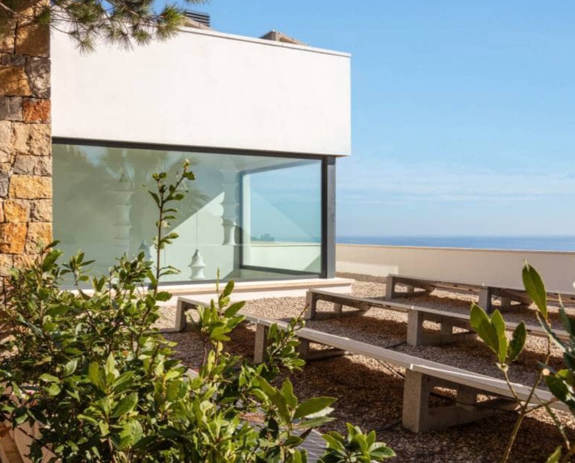 Villa de luxe avec vues panoramiques sur la mer à Moraira – design moderne, piscine chauffée