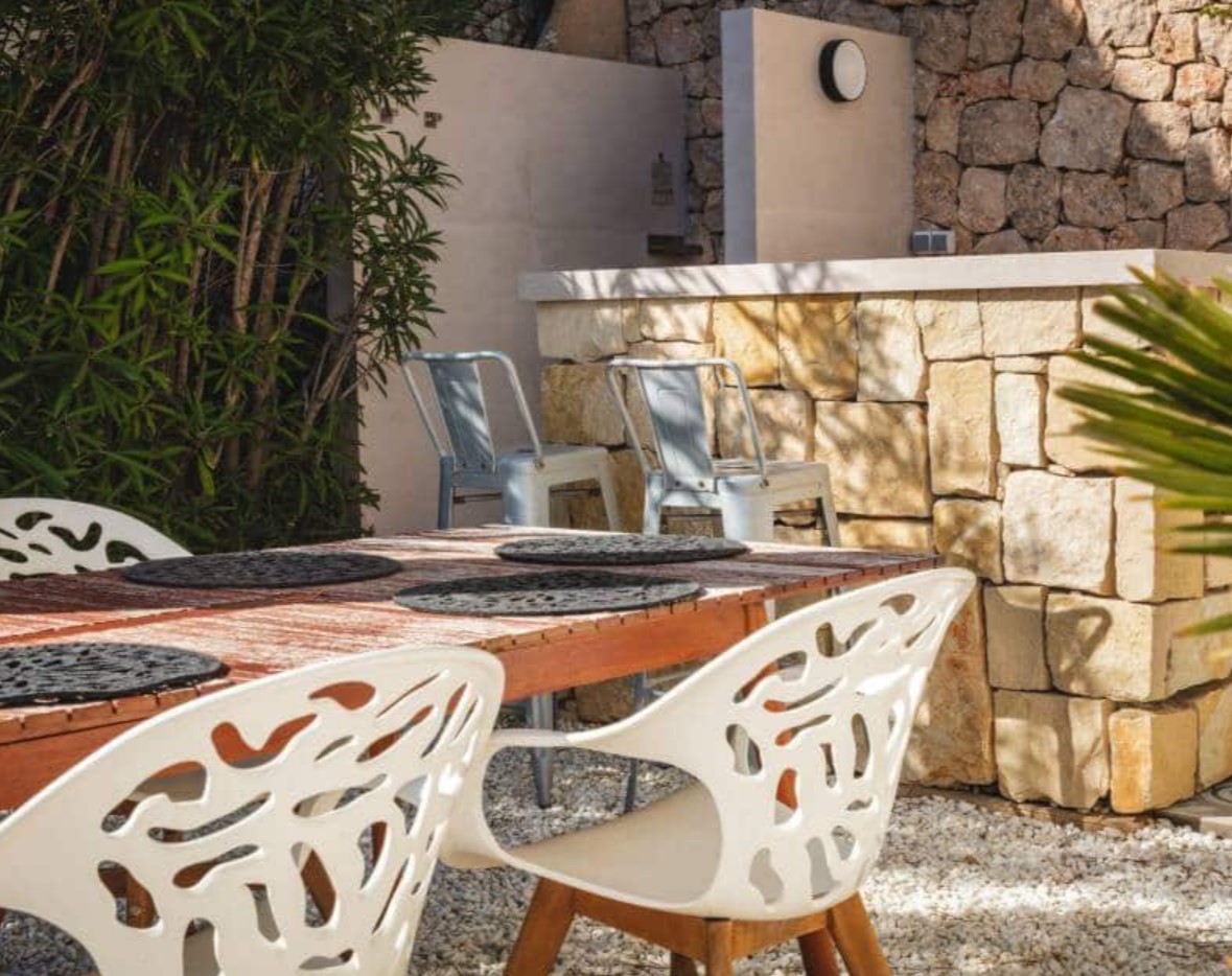 Villa de luxe avec vues panoramiques sur la mer à Moraira – design moderne, piscine chauffée