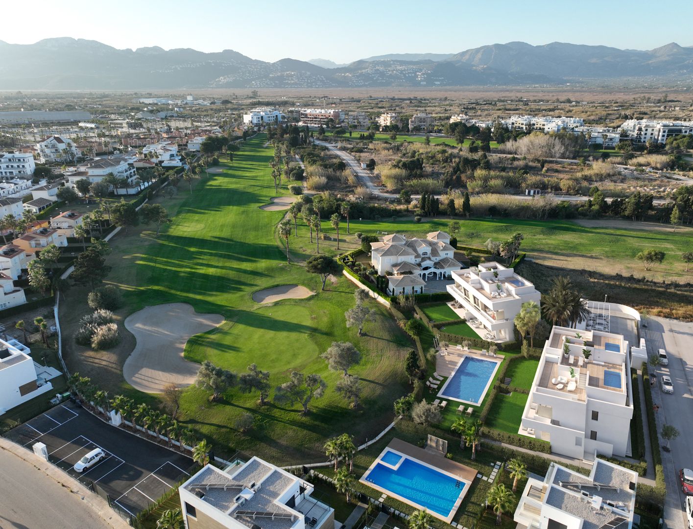Apartamento de Obra Nueva en Primera Línea de Golf