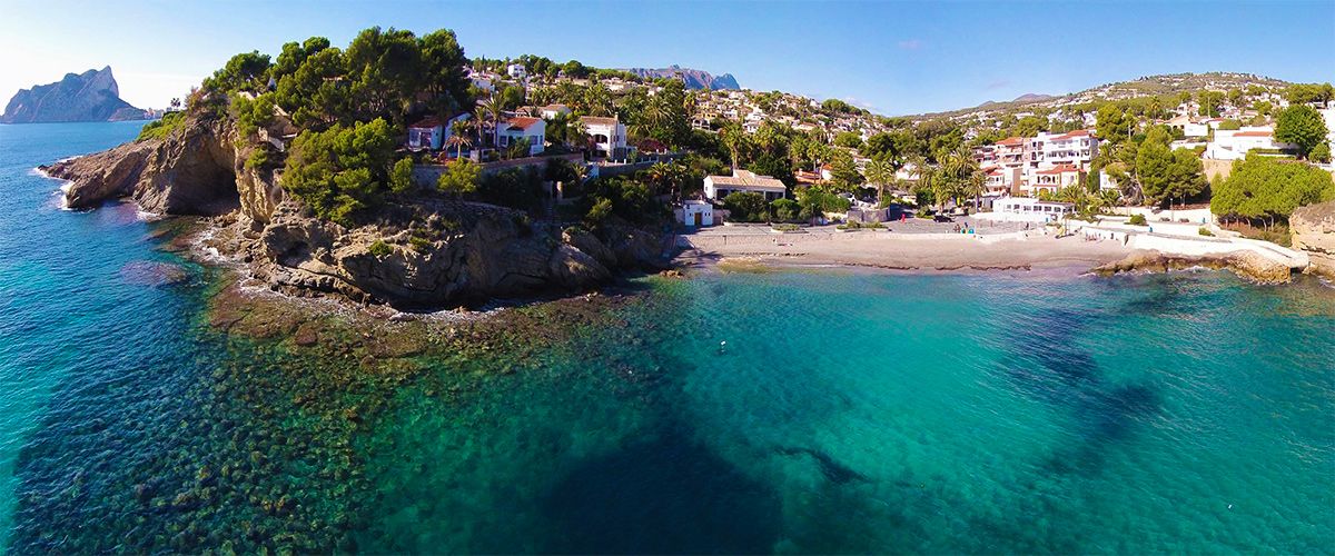 Villa exclusive à Benissa Costa avec vues infinies sur la mer et design minimaliste.